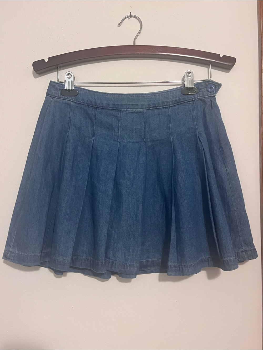 American Eagle Outfitters Blue Denim Pleated mini Skirt size 4